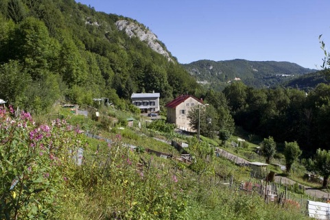 Vue d'ensemble, depuis le sud. © Région Bourgogne-Franche-Comté, Inventaire du patrimoine Vue d'ensemble, depuis le sud. © Région Bourgogne-Franche-Comté, Inventaire du patrimoine