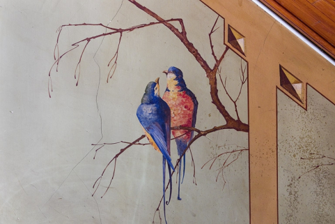 Angle d'un panneau : couple d'oiseaux sur une branche. © Région Bourgogne-Franche-Comté, Inventaire du patrimoine