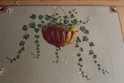 Lierre dans un vase rond. © Région Bourgogne-Franche-Comté, Inventaire du patrimoine