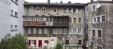 Bâtiments aux n° 19 et 23, vus de l'est (côté Bienne). © Région Bourgogne-Franche-Comté, Inventaire du patrimoine Bâtiments aux n° 19 et 23, vus de l'est (côté Bienne). © Région Bourgogne-Franche-Comté, Inventaire du patrimoine