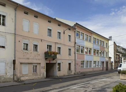 Ancienne usine de lunetterie de la Société des Lunetiers (194 à 198 rue de la République). © Région Bourgogne-Franche-Comté, Inventaire du patrimoine Ancienne usine de lunetterie de la Société des Lunetiers (194 à 198 rue de la République). © Région Bourgogne-Franche-Comté, Inventaire du patrimoine