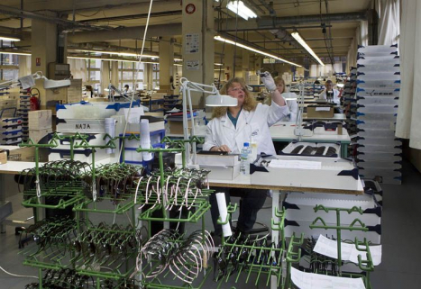 Usine de lunetterie Logo : intérieur d'un atelier. © Région Bourgogne-Franche-Comté, Inventaire du patrimoine Usine de lunetterie Logo : intérieur d'un atelier. © Région Bourgogne-Franche-Comté, Inventaire du patrimoine