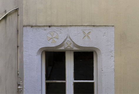 Maison avec atelier (18e siècle ?) au n° 150 rue de la République : linteau coiffé d'un arc en accolade. Maison (AI 525). L'arc en accolade se trouve sur la façade postérieure. © Région Bourgogne-Franche-Comté, Inventaire du patrimoine