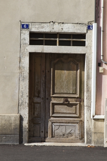 Porte principale sur la rue Merlin. © Région Bourgogne-Franche-Comté, Inventaire du patrimoine