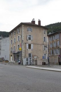 Maison (19e siècle) au n° 146 rue de la République. Maison (AI 204) du premier quart du 19e siècle présentant le même type de moulures pour l'encadrement de sa porte qu'aux n° 116, 132 et 173 de la rue. © Région Bourgogne-Franche-Comté, Inventaire du patrimoine