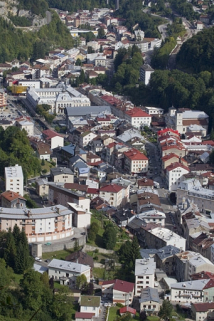 Vue d'ensemble plongeante sur la ville, depuis le belvédère du Béchet au sud. © Région Bourgogne-Franche-Comté, Inventaire du patrimoine Vue d'ensemble plongeante sur la ville, depuis le belvédère du Béchet au sud. © Région Bourgogne-Franche-Comté, Inventaire du patrimoine