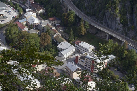 Vue plongeante sur l'ancienne usine Cochet (puis usine de lunetterie Lamy Jeune Fils) et sur l'ancienne tannerie Brasier (la " Brasserie "), rue Wladimir Gagneur. © Région Bourgogne-Franche-Comté, Inventaire du patrimoine Vue plongeante sur l'ancienne usine Cochet (puis usine de lunetterie Lamy Jeune Fils) et sur l'ancienne tannerie Brasier (la " Brasserie "), rue Wladimir Gagneur. © Région Bourgogne-Franche-Comté, Inventaire du patrimoine