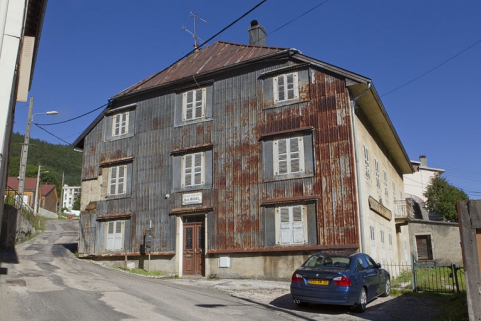 Maison : élévation antérieure, de trois quarts droite. © Région Bourgogne-Franche-Comté, Inventaire du patrimoine