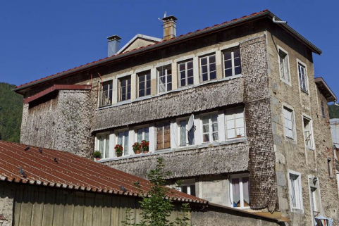 Ancien atelier de lunetterie (5 rue du Docteur Regad) : baies multiples et essentage de tavaillons. © Région Bourgogne-Franche-Comté, Inventaire du patrimoine