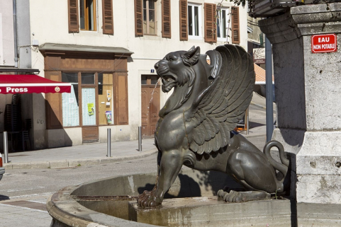 Le lion ailé sud-ouest, de profil droit. © Région Bourgogne-Franche-Comté, Inventaire du patrimoine