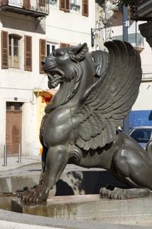 Fontaine aux lions, place Henri Lissac : l'un des lions ailés. © Région Bourgogne-Franche-Comté, Inventaire du patrimoine