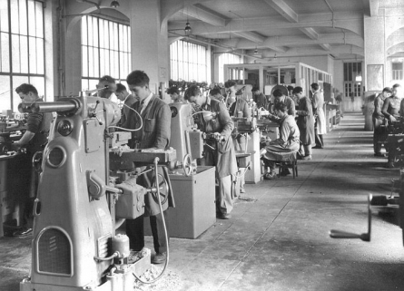 [L'atelier de mécanique], décennie 1950. © Région Bourgogne-Franche-Comté, Inventaire du patrimoine