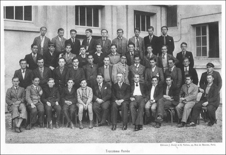 Troisième Année [groupe d'élèves et professeurs], décennies 1930-1940. © Région Bourgogne-Franche-Comté, Inventaire du patrimoine
