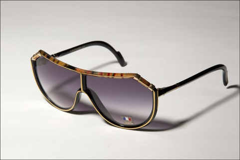 Lunettes solaires Léonard. Collection du musée de la Lunette, Morez. © Région Bourgogne-Franche-Comté, Inventaire du patrimoine Lunettes solaires Léonard. Collection du musée de la Lunette, Morez. © Région Bourgogne-Franche-Comté, Inventaire du patrimoine