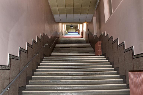 Bâtiment A : escalier monumental droit, depuis l'entrée quai Aimé Lamy. © Région Bourgogne-Franche-Comté, Inventaire du patrimoine Bâtiment A : escalier monumental droit, depuis l'entrée quai Aimé Lamy. © Région Bourgogne-Franche-Comté, Inventaire du patrimoine