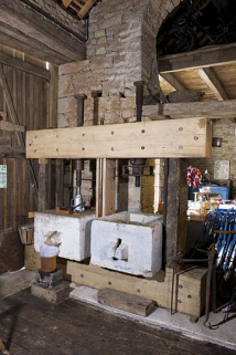 Couple de pressoirs installé début 2010. © Région Bourgogne-Franche-Comté, Inventaire du patrimoine
