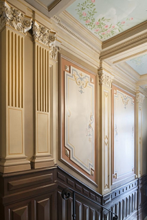 Détail du décor d'un mur de l'entrée scandé par des pilastres. © Région Bourgogne-Franche-Comté, Inventaire du Patrimoine