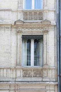 Façade antérieure : détail d'une fenêtre du premier étage. © Région Bourgogne-Franche-Comté, Inventaire du Patrimoine