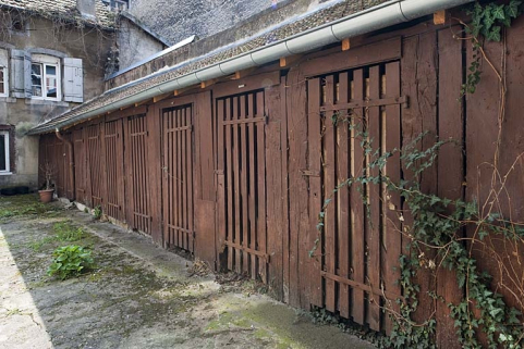 Vue d'ensemble des bûchers de trois quarts droit. © Région Bourgogne-Franche-Comté, Inventaire du Patrimoine