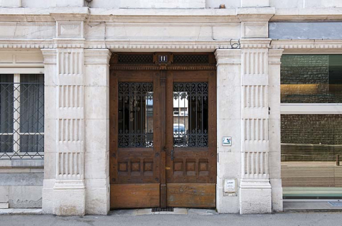Façade sur rue : détail de l'entrée cochère. © Région Bourgogne-Franche-Comté, Inventaire du Patrimoine