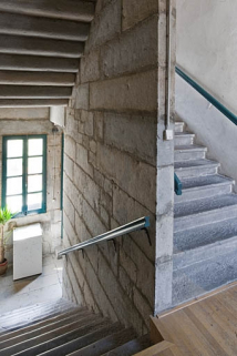 Intérieur : escalier principal en pierre. © Région Bourgogne-Franche-Comté, Inventaire du Patrimoine