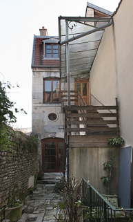 Vue du deuxième logis secondaire au fond de la deuxième cour. © Région Bourgogne-Franche-Comté, Inventaire du Patrimoine