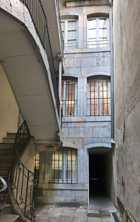 Vue d'ensemble de la façade postérieure du logis principal. © Région Bourgogne-Franche-Comté, Inventaire du Patrimoine