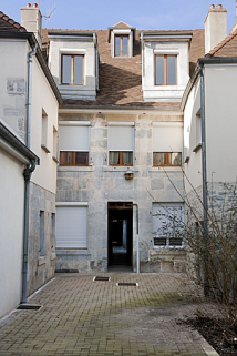 Premier logis secondaire : vue d'ensemble de la façade postérieure. © Région Bourgogne-Franche-Comté, Inventaire du Patrimoine