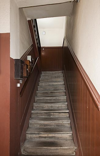 Logis principal : détail de l'escalier à droite du passage cocher. © Région Bourgogne-Franche-Comté, Inventaire du Patrimoine
