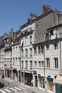 Vue d'ensemble éloignée du logis principal depuis la rue. © Région Bourgogne-Franche-Comté, Inventaire du Patrimoine