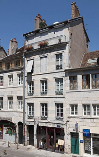 Vue d'ensemble rapprochée du logis principal depuis la rue. © Région Bourgogne-Franche-Comté, Inventaire du Patrimoine