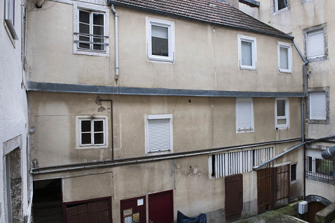 Aile des bûcher et buanderie à droite de la première cour. © Région Bourgogne-Franche-Comté, Inventaire du Patrimoine