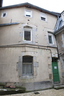 Aile contenant un escalier secondaire à gauche de la deuxième cour. © Région Bourgogne-Franche-Comté, Inventaire du Patrimoine