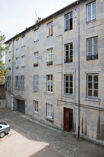 Vue d'ensemble du deuxième logis secondaire à droite de la deuxième cour : de trois quarts droit. © Région Bourgogne-Franche-Comté, Inventaire du Patrimoine