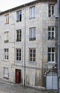 Deuxième logis secondaire à droite de la deuxième cour : détail de la partie droite. © Région Bourgogne-Franche-Comté, Inventaire du Patrimoine