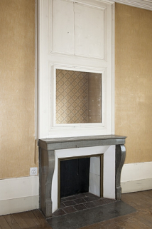 Logis au fond de la deuxième cour : détail d'une cheminée. © Région Bourgogne-Franche-Comté, Inventaire du Patrimoine