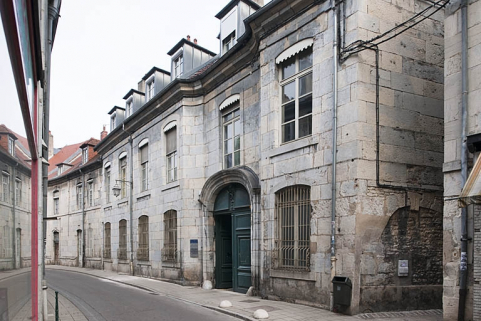 Vue d'ensemble de l'hôtel depuis la rue : de trois quarts droit. © Région Bourgogne-Franche-Comté, Inventaire du Patrimoine