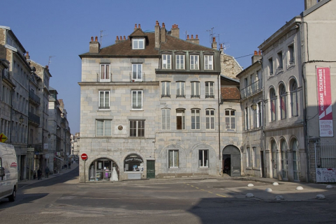 Vue d'ensemble depuis la place, de face. © Région Bourgogne-Franche-Comté, Inventaire du Patrimoine