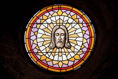 Verrière fermant l'oculus : tête de Christ. © Région Bourgogne-Franche-Comté, Inventaire du patrimoine