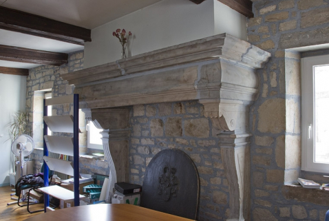 Intérieur, galerie : détail d'une cheminée. © Région Bourgogne-Franche-Comté, Inventaire du Patrimoine