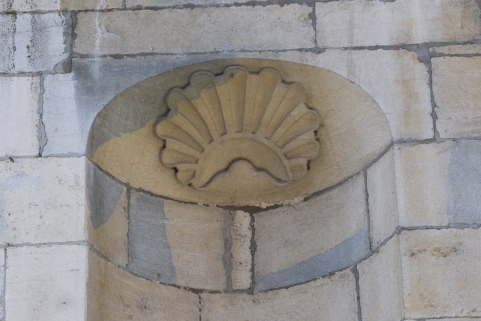 Façade antérieure, partie droite, premier étage : détail de la coquille de la niche. © Région Bourgogne-Franche-Comté, Inventaire du Patrimoine