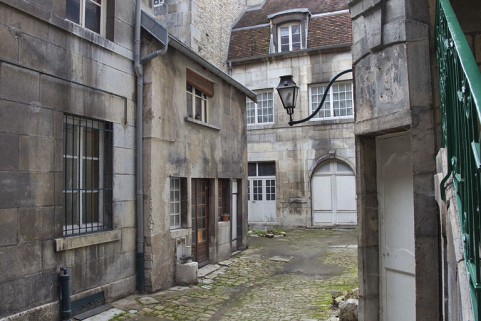 Logis secondaire gauche : détail de l'extrémité de l'aile, de trois quarts gauche. © Région Bourgogne-Franche-Comté, Inventaire du Patrimoine