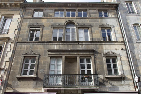 Logis principal : détail de la façade sur rue, à partir de premier étage. © Région Bourgogne-Franche-Comté, Inventaire du Patrimoine