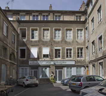 Vue d'ensemble des logis sur cour depuis l'entrée. © Région Bourgogne-Franche-Comté, Inventaire du Patrimoine