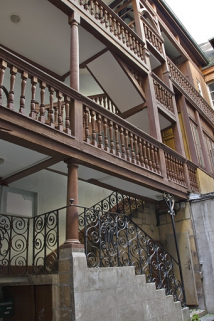 Première cour, escalier à cage ouverte : vue d'ensemble. © Région Bourgogne-Franche-Comté, Inventaire du Patrimoine