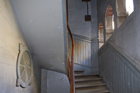 Deuxième cour, logis secondaire en fond de cour : détail de l'intérieur de l'escalier. © Région Bourgogne-Franche-Comté, Inventaire du Patrimoine