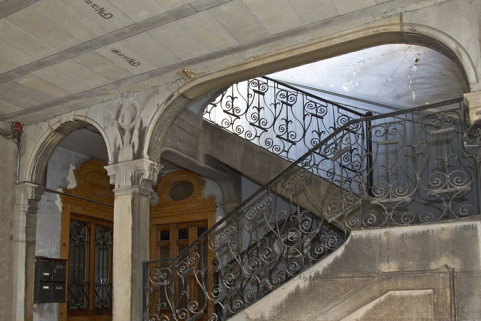 Deuxième cour, logis secondaire en fond de parcelle : détail des premières volées de l'escalier. © Région Bourgogne-Franche-Comté, Inventaire du Patrimoine