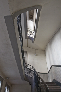 Logis principal : vue d'ensemble de l'escalier depuis le bas. © Région Bourgogne-Franche-Comté, Inventaire du Patrimoine