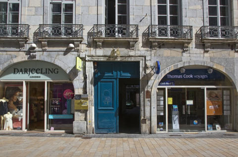 Logis principal, façade antérieure : détail du portail d'entrée. © Région Bourgogne-Franche-Comté, Inventaire du Patrimoine