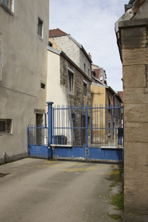 Logis principal, façade postérieure du bâtiment des remise et écurie, de trois quarts gauche. © Région Bourgogne-Franche-Comté, Inventaire du Patrimoine
